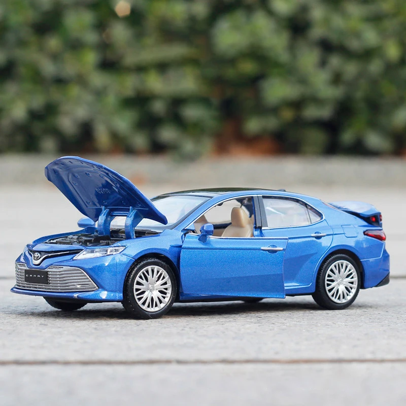 1:32 TOYOTA Camry Children Metal Toys Pull Back Wheels Flashing Machinery For Kids Diecast Model Car Birthday Christmas Gifts