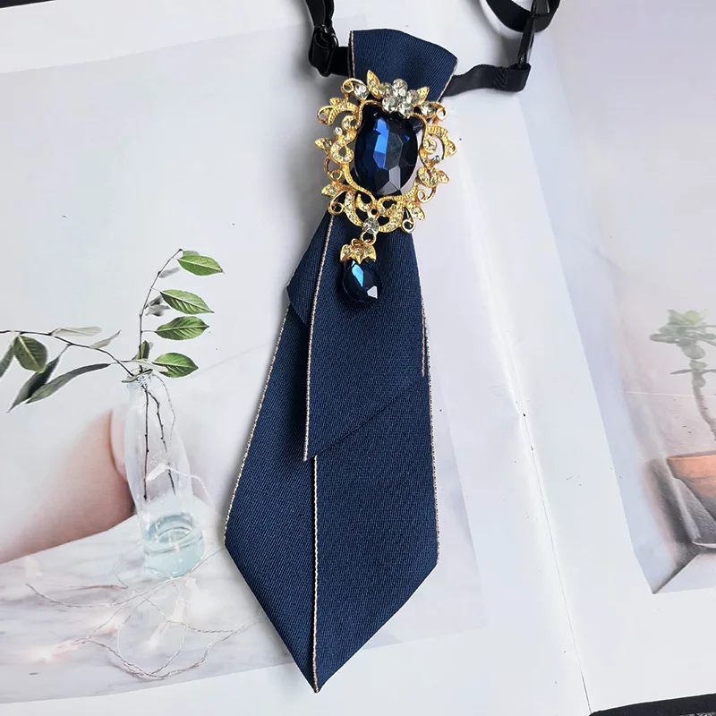 Deep Blue Crystal Pendant Tie, Vintage Gold-Plated Floral Design, Super Eye-Catching for Performances, Weddings, and College Photos