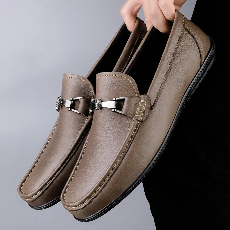 

Мужские лоферы из натуральной кожи. Удобная легкая обувь на плоской подошве. Повседневная деловая или офисная роскошная обувь для взрослых.