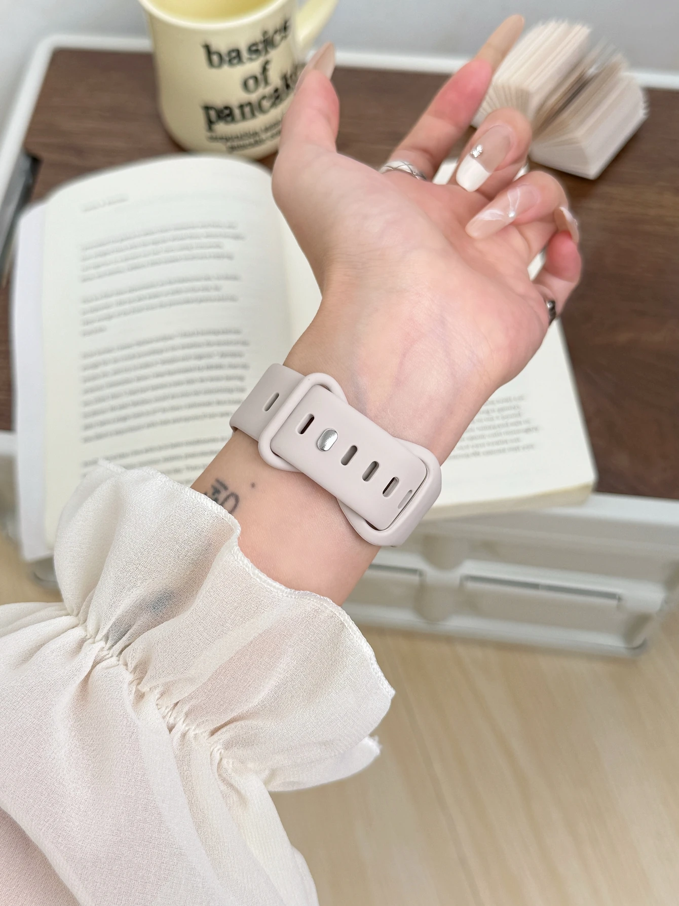 애플워치 밴드 여성용 실리콘 루프 (아이워치 11/10/9/7/ 38mm 40mm 41mm 42mm 44mm 45mm 46mm 스트랩)