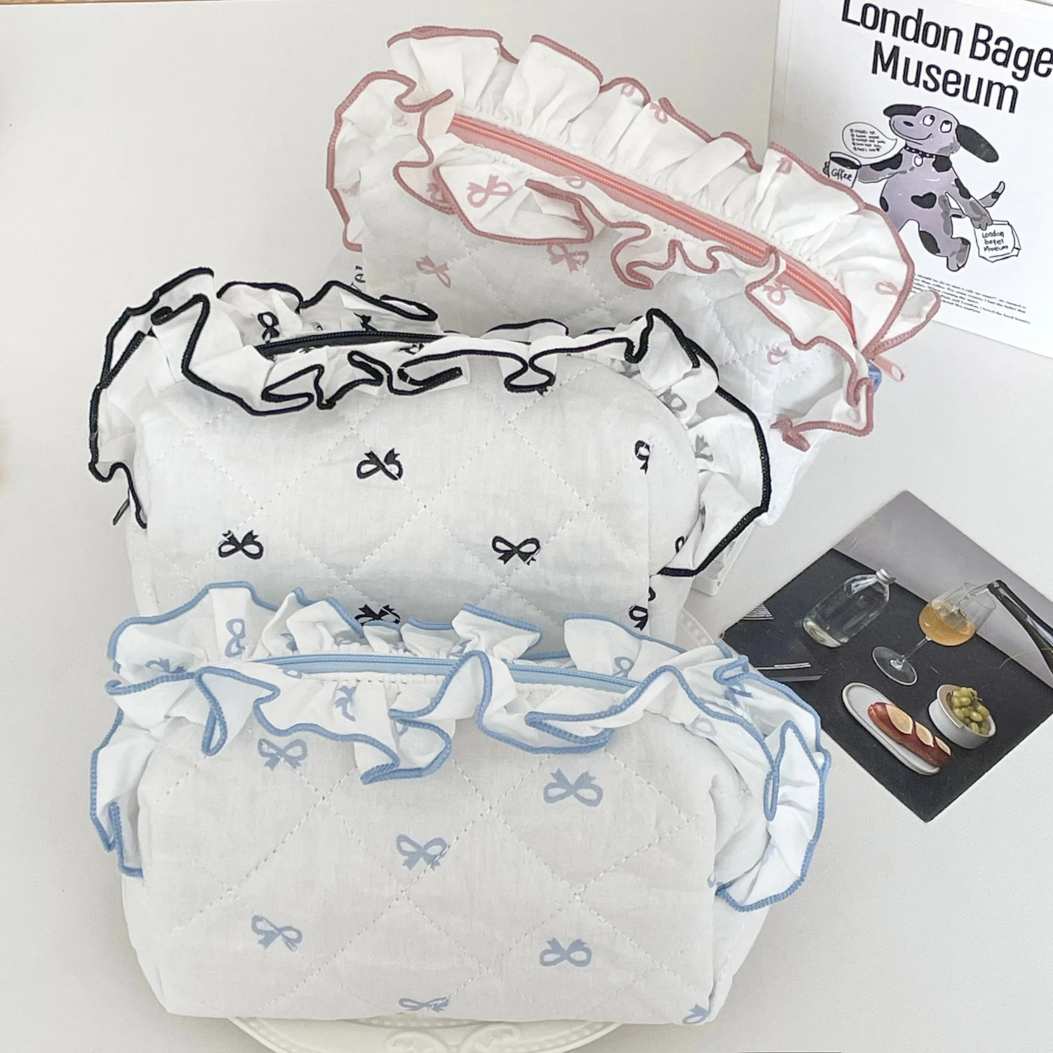 

Cotton lace bow makeup bag, portable and fresh, ruffled edge hand-held bag, diamond-shaped travel toiletry bag