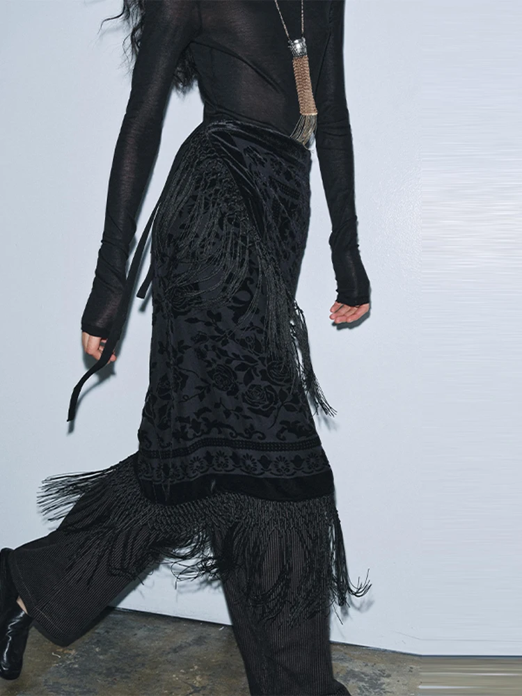 فستان شرابة أسود عصري مطبوع عليه زهور للنساء تنورة طويلة كلاسيكية غير رسمية متعددة الاستخدامات 2025 ملابس شتوية عصرية جديدة عالية الشارع #1