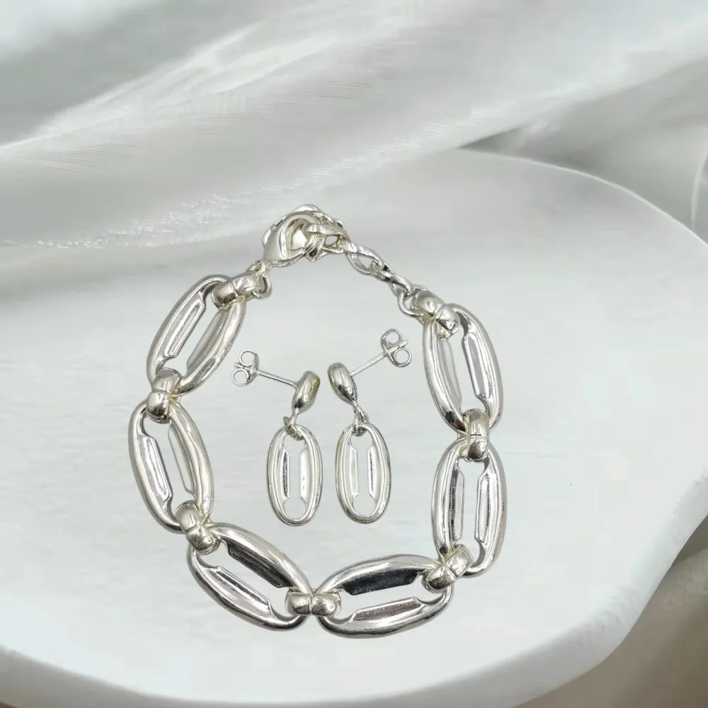 2026 Spring Trendy OL Style Gold Silver Geometric Earrings Bracelet Jewelry Two Piece Set Surprise Gift