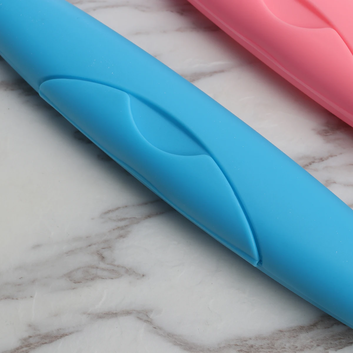 

2pcs Toothbrush Storage Box Portable Travel Case Seal Lock Bump Bottom Water Separation Lightweight For Hygiene Protection