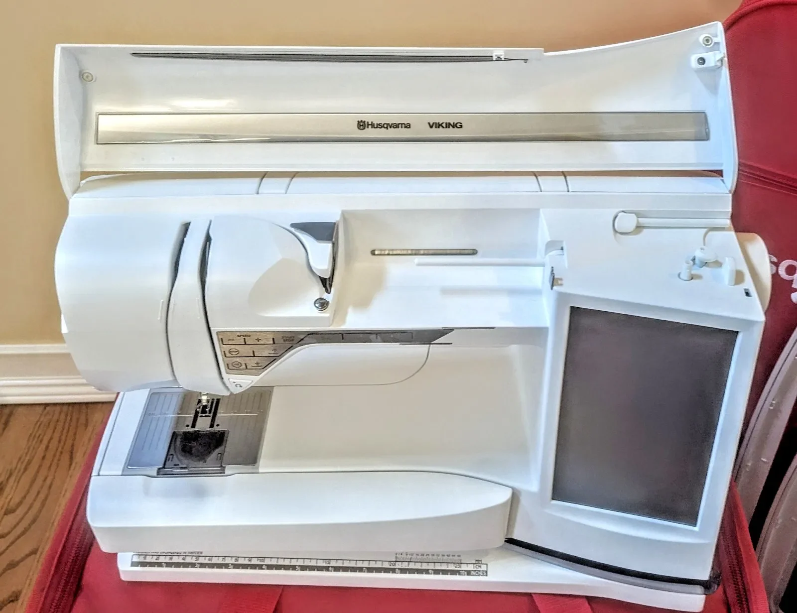 ماكينة تطريز خياطة الماس من Husqvarna Viking Designer W/4D Dongle #2