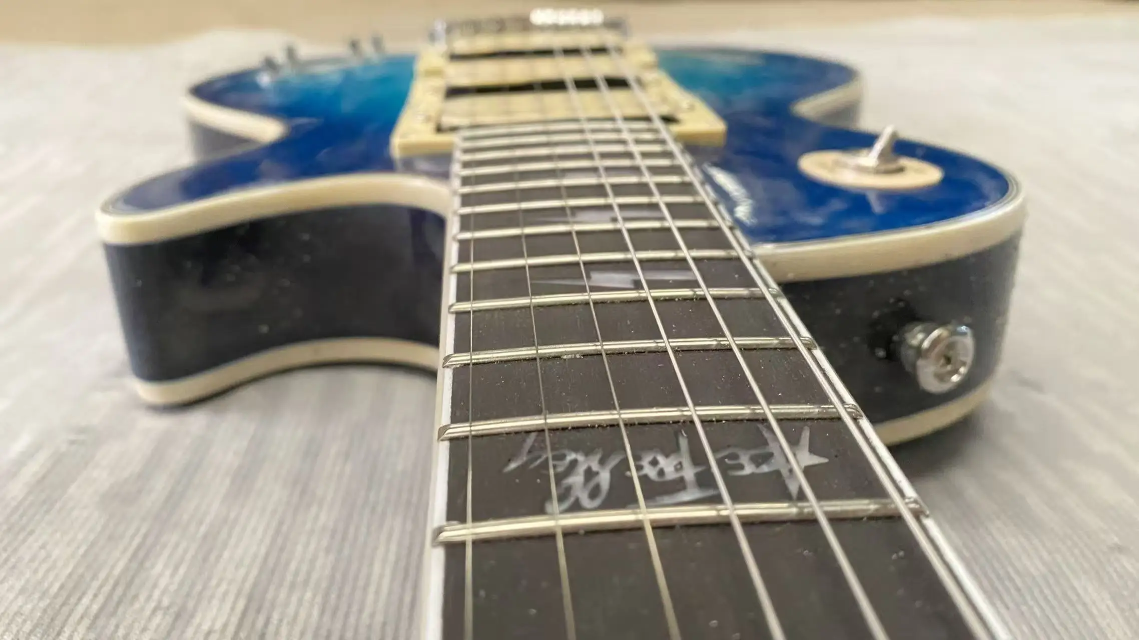 

Electric guitar made in China, blue color, flame maple wood, 12F signature model in stock