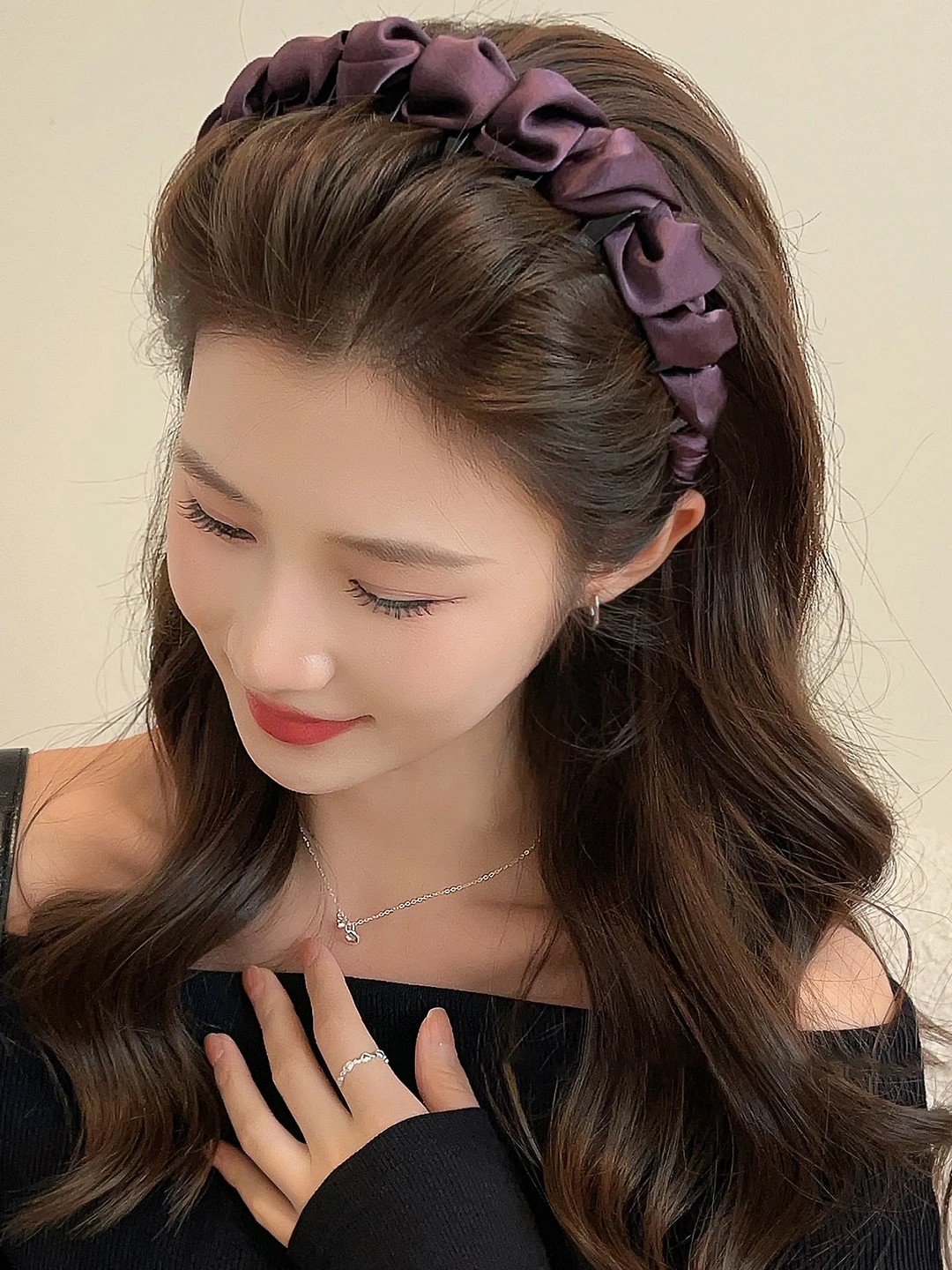 滑り止め付き、額にフィットする折りたたみ式生地ヘアバンド、洗顔や普段使いに快適な伸縮性のあるアクリルヘアバンド（女性用）