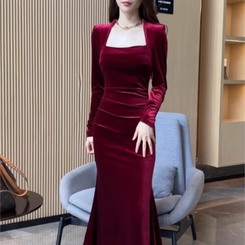 

Temperament red square collar velvet new slimming round fishtail skirt