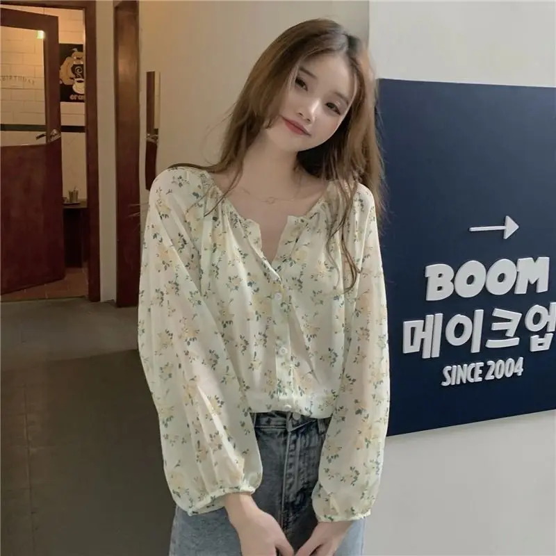 甘い新鮮な花柄シフォンシャツ女性のデザインセンセーションニッチエレガント薄い韓国スタイル日焼け止め長袖トップ