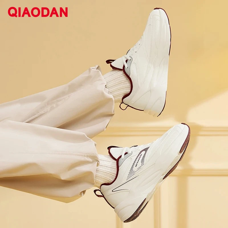

QIAODAN легкие водонепроницаемые кроссовки женские 2023 новые кожаные амортизирующие противоскользящие дышащие кроссовки QXB022244015