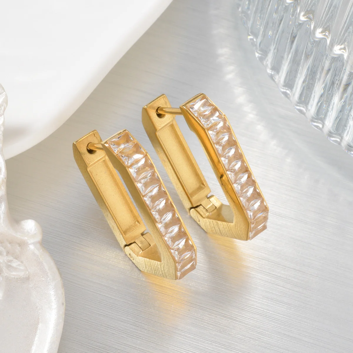 

Classic Women Square Hoop Earrings Retro Geometric Huggie Earrings Lady Minimalist Gold Plated Jewelry for Party Banquet Wear
