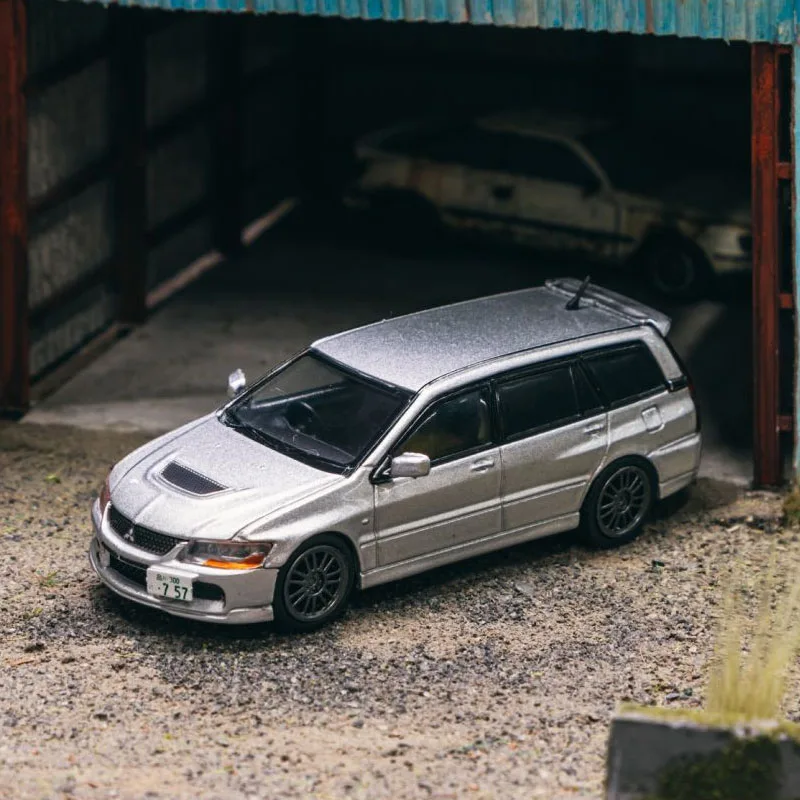 Diecast 1:64 Scale Mitsubishi Lancer EVO9 Wagon Simulation Alloy Car Model Collection Static Display Toy Gift Souvenir Decation