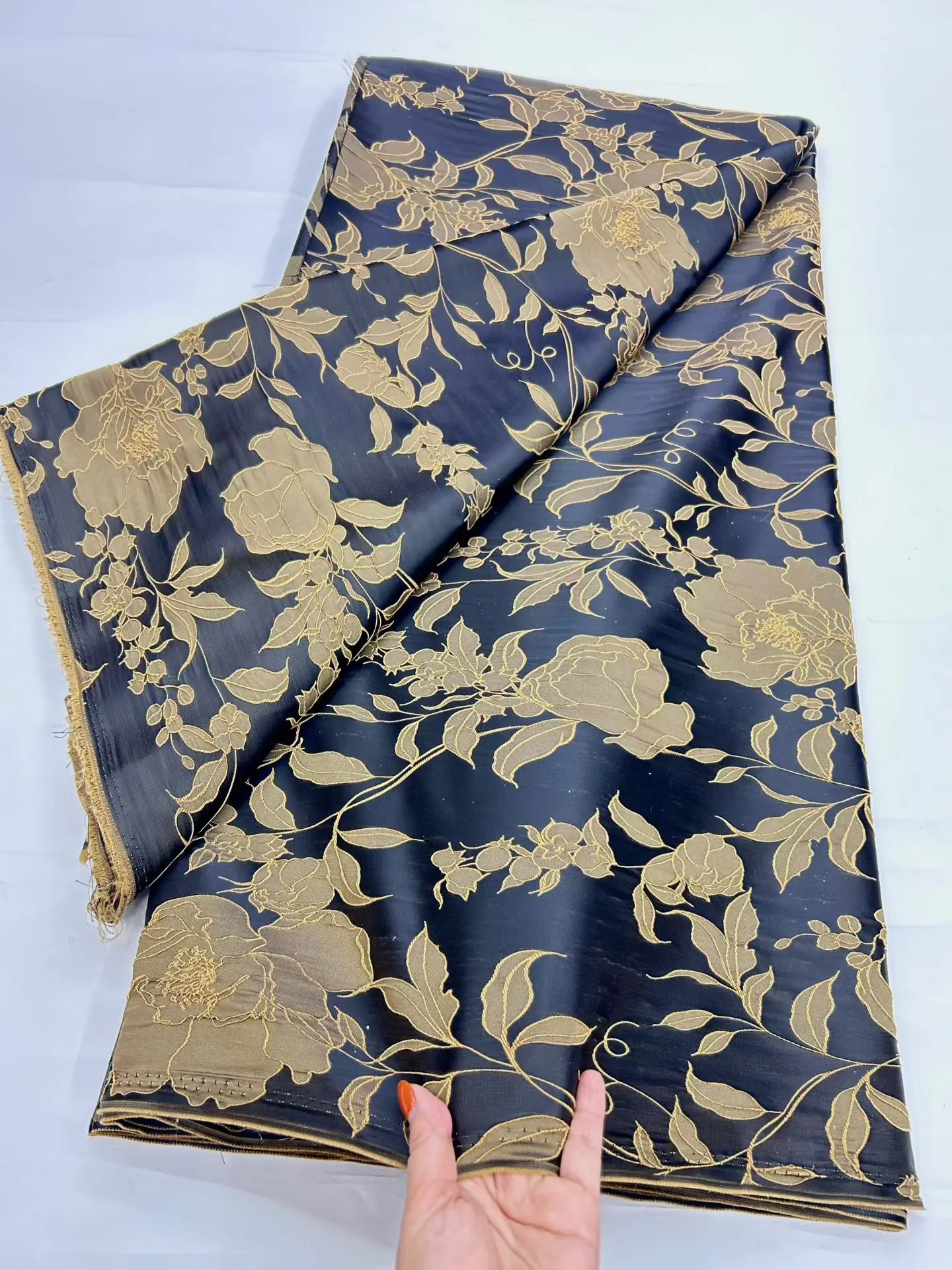 

Африканское жаккардовое кружево с золотым узором 2026: Высококачественный новейший дамаст для женщин, ткань брокад с кружевом, нигерийская, 5 ярдов, VHD6408