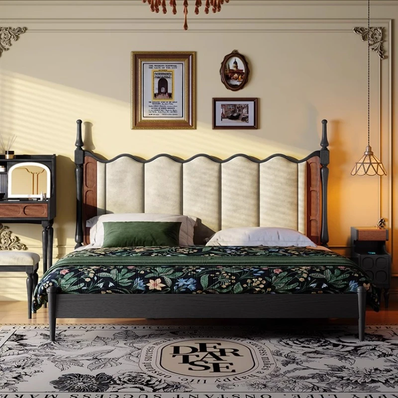 

Wooden bed master bedroom double 1.8m double black French retro wind cloth wave soft bag