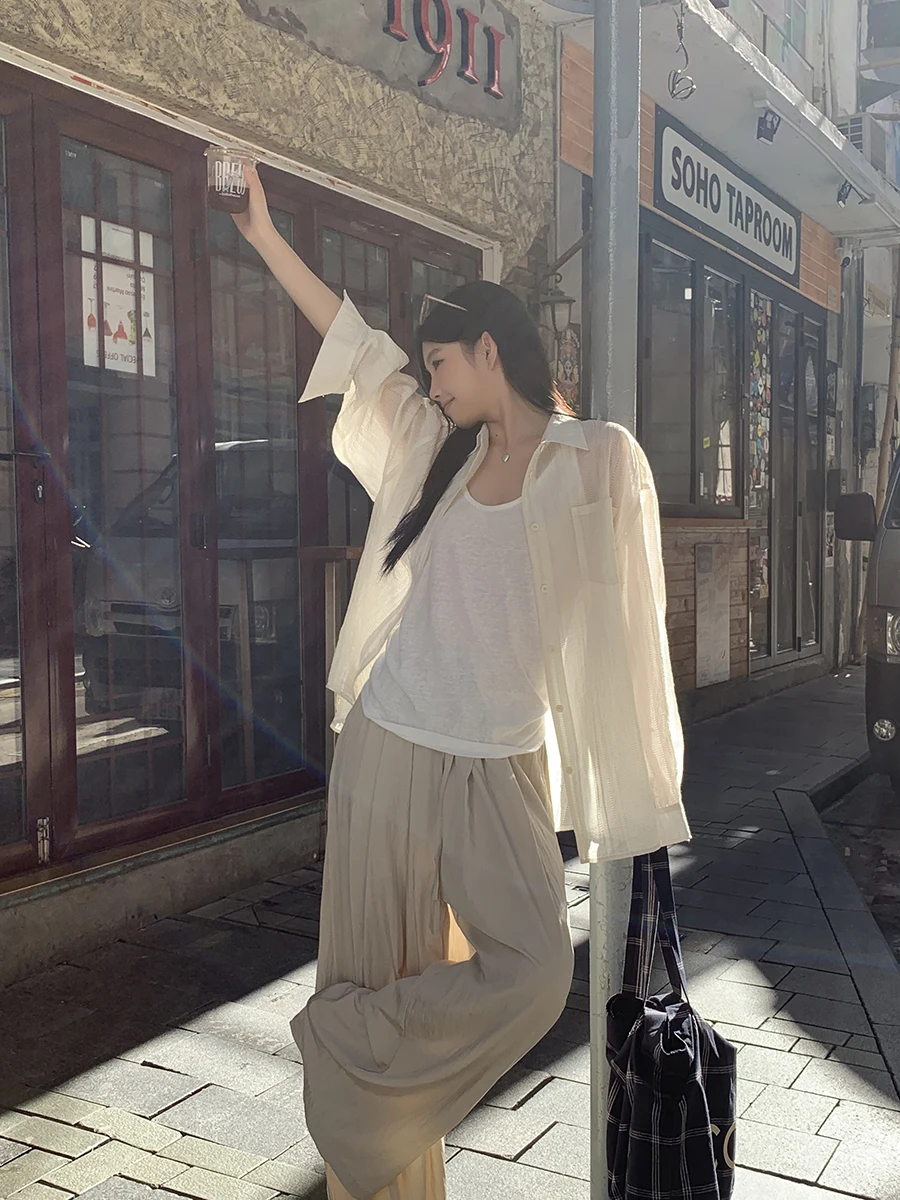 قميص نسائي فضفاض بأكمام طويلة للحماية من الشمس، تصميم أنيق لصيف 2025، ياقة بولو بأزرار، قماش رقيق