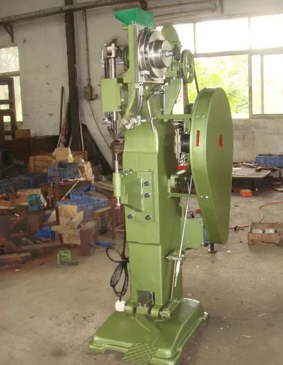 Personalizar modelo más grande máquina remachadora cochecitos de bebé, sillas plegables, Hardware remachado ojal tornillo tuerca perno