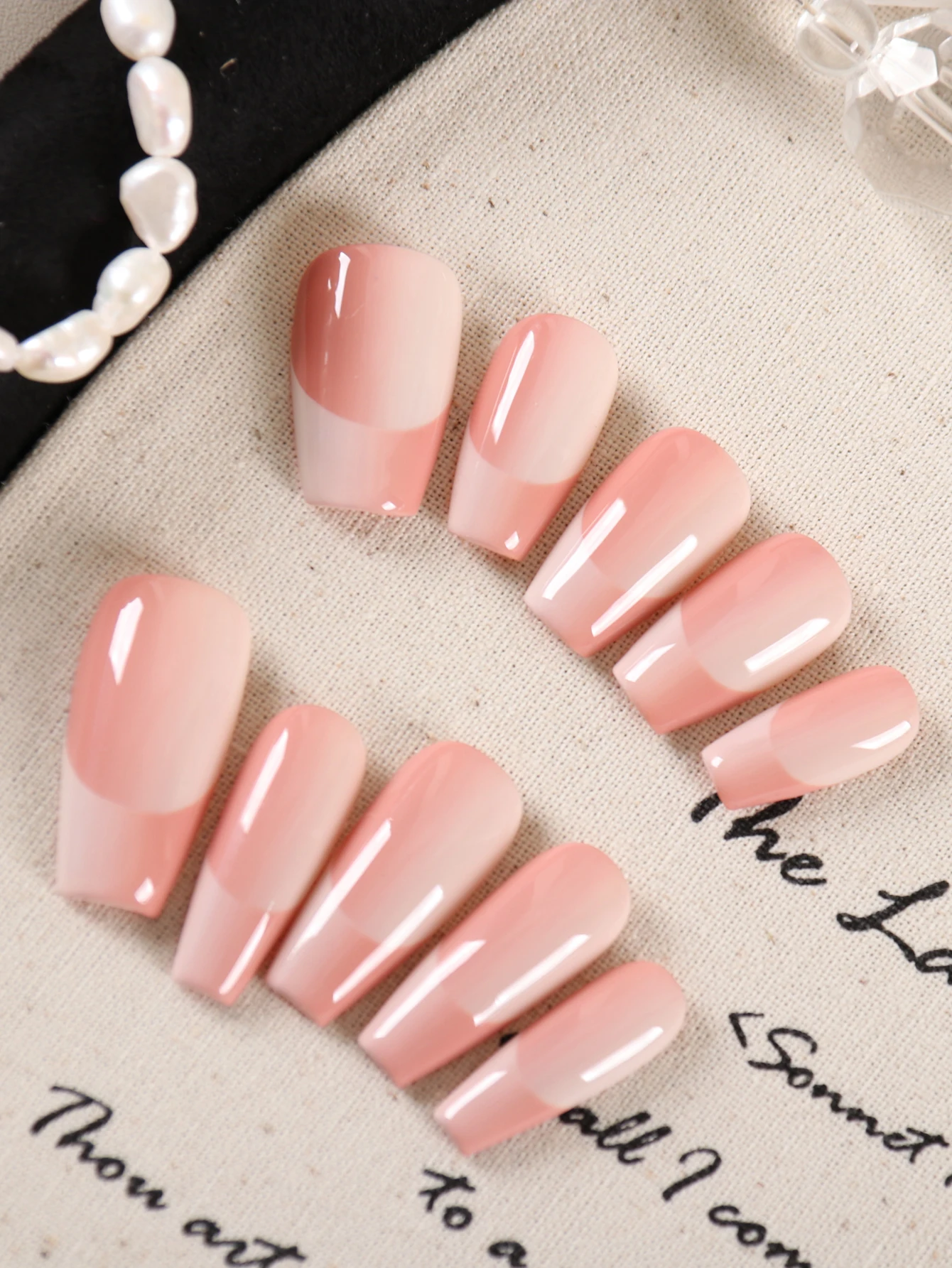 10 Uñas Postizas Cortas Estilo Francés en Degradado Rosa y Blanco, Incluye 1 Hoja de Adhesivos y 1 Mini Lima
