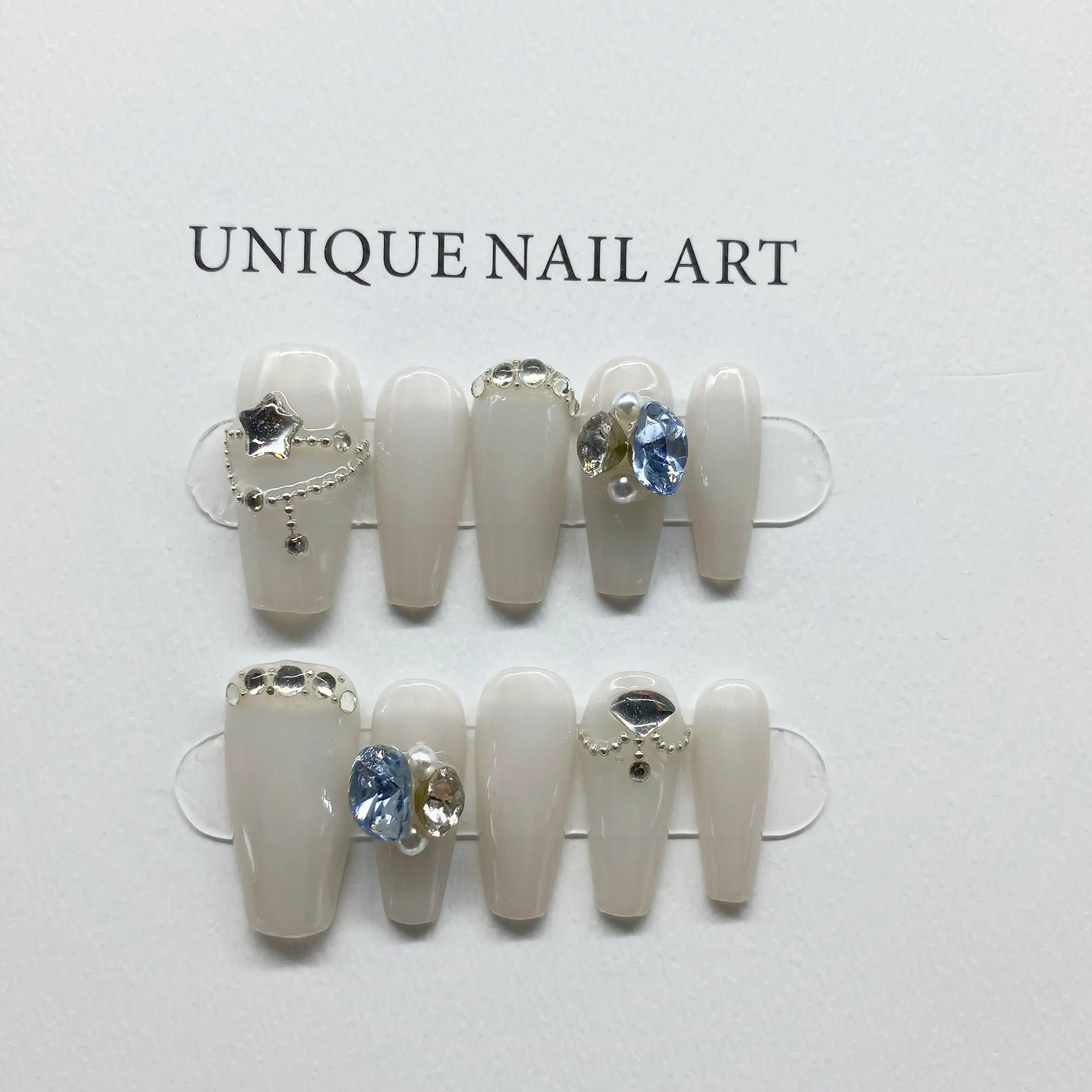 

Sparkling Pile Diamond Elegance Whitening Detachable Reusable Elegant White Handmade Press On Nails.No.D011