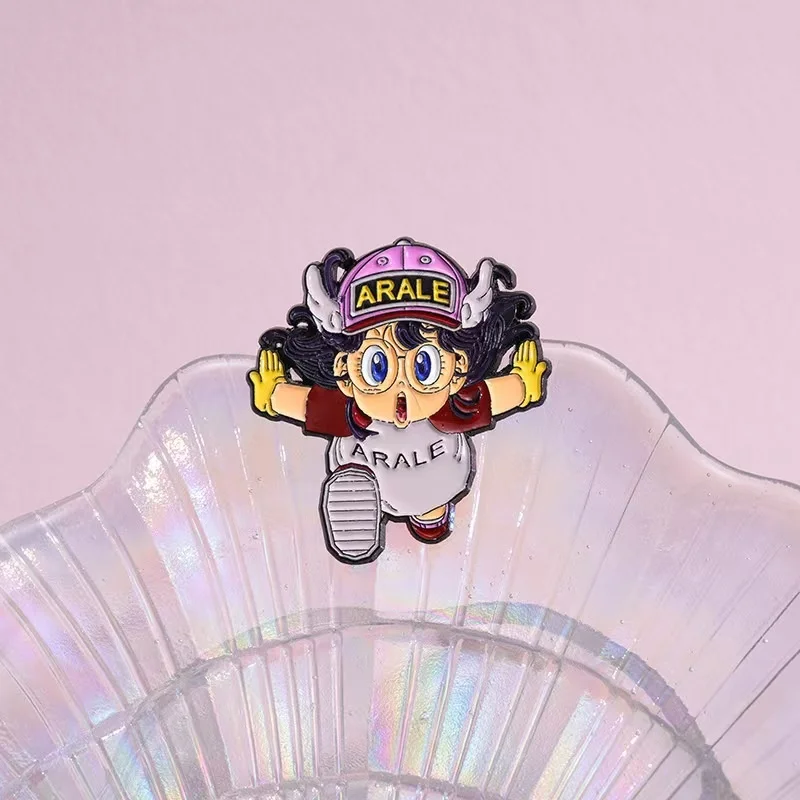 Cartoon Dr. Slump Arale Distintivo Spilla Spilli Anime Piccola Ragazza Android Arale Forma Smaltata Pin Carino Cosplay Regalo Zaino Accessorio