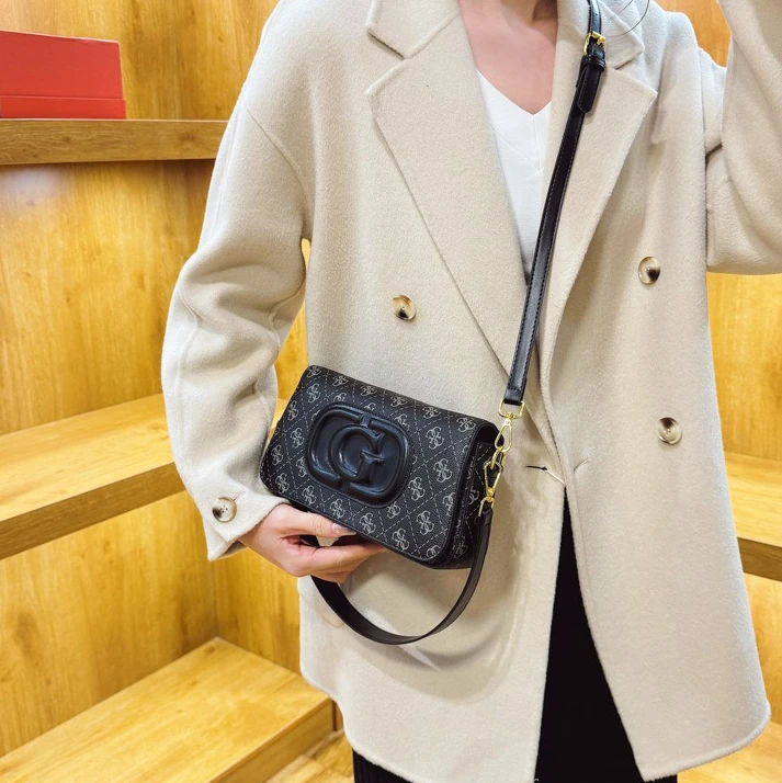 

Winter Fashion Paris Designer Light Luxury Small Bag New Printed Shoulder Trendy Women's Bag Casual Versatile Messenger Bag