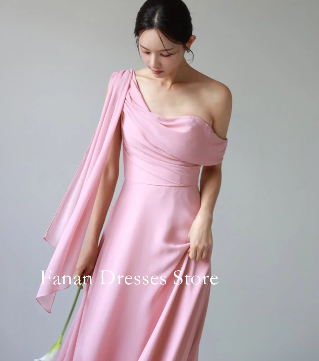 Sukienka maxi FANAN na jedno ramię, szyfonowa, różowa, sukienki wieczorowe, marszczone suknie ślubne damskie, suknie na imprezy, suknie na studniówki, szyte na miarę