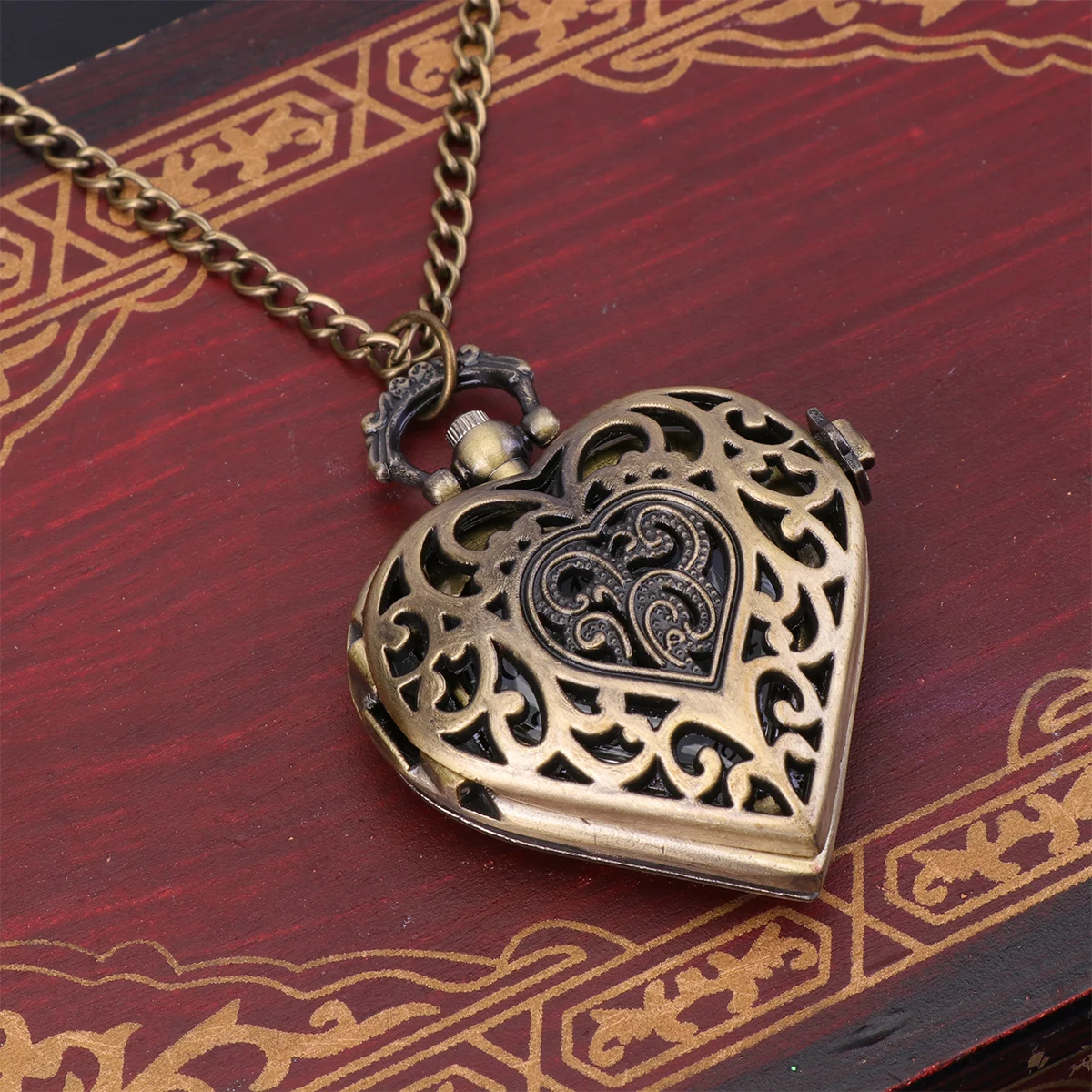 

Vintage Pocket Watch Exquisite Detail Multicolor Bronze Heart Retro Carving Love Shaped Quartz