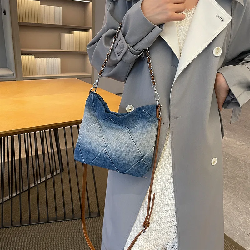 Borse a tracolla Casual da donna 2023 nuova borsa a secchiello in Denim borsa a tracolla a catena di moda Casual semplice borsa ascellare per le donne