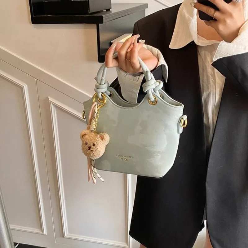 

Fashionable Handbag For Women Let Your Accessories Do The Talking With This Statement Piece