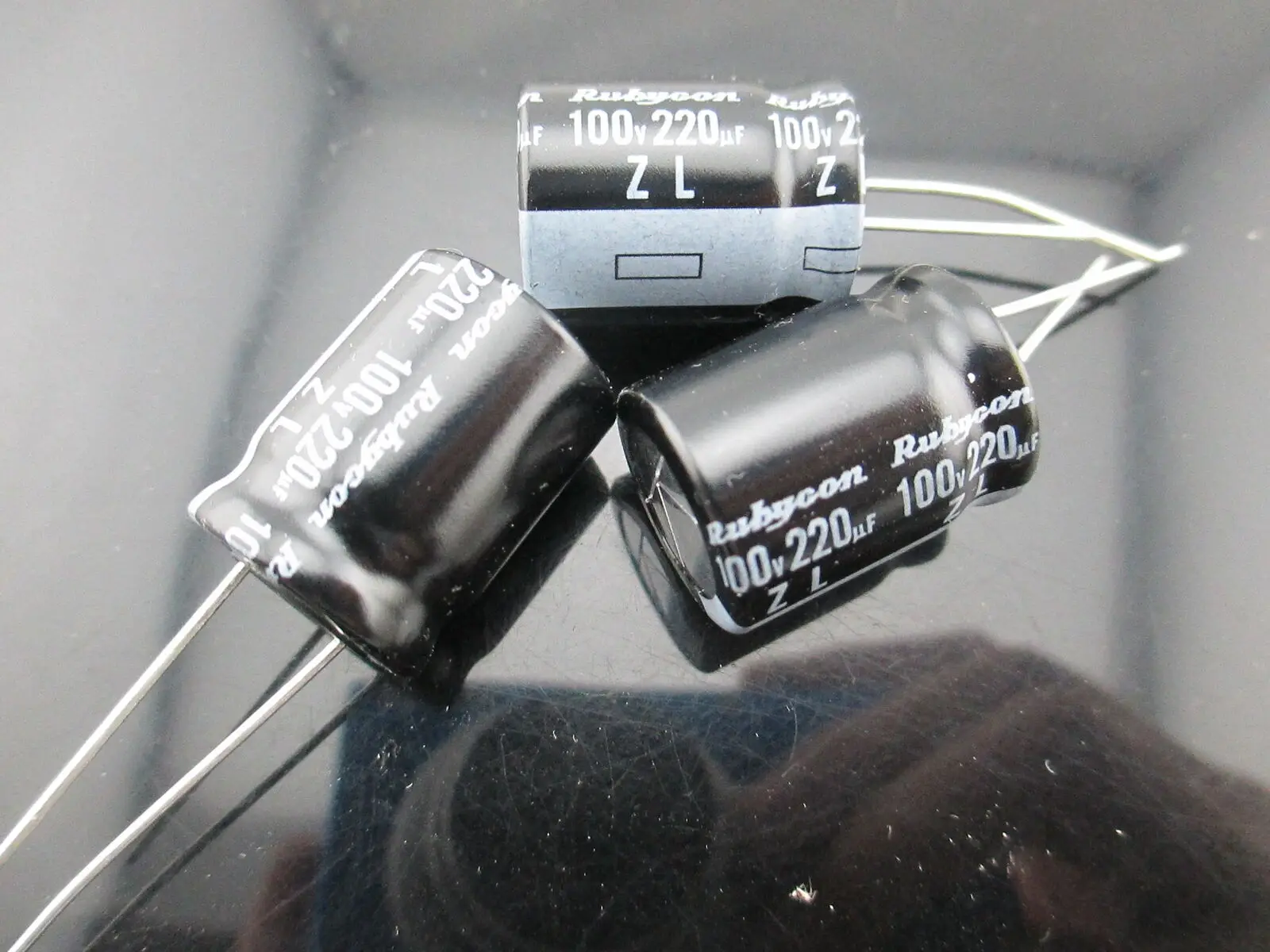 10pcs RUBYCON ZL 220uf 100v 220mfd Capacitor  long life 105℃ 16*20mm