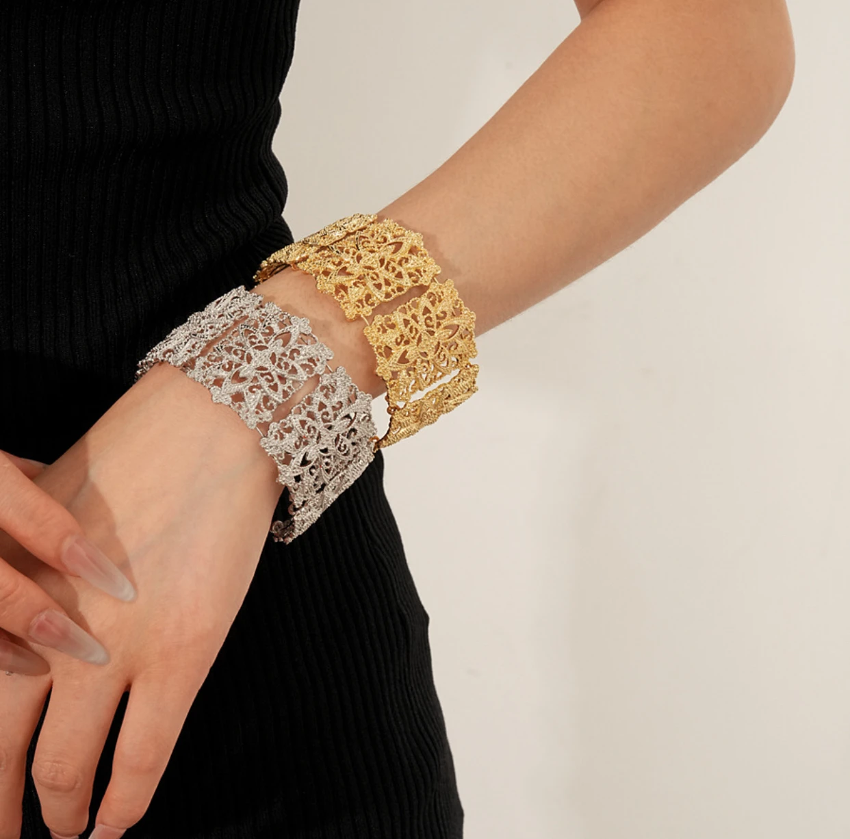 Best Sellers European and American retro wide bracelets, luxurious and high-end feeling, fashionable design sense wristband