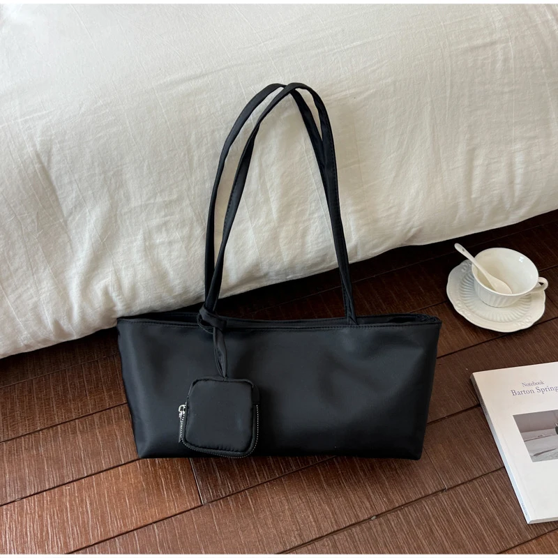 Minimalistische Nylon-Umhängetasche mit passender Handtasche, leichte, vielseitige Damen-Unterarmtasche, einfarbige Alltagstasche – Detail 11