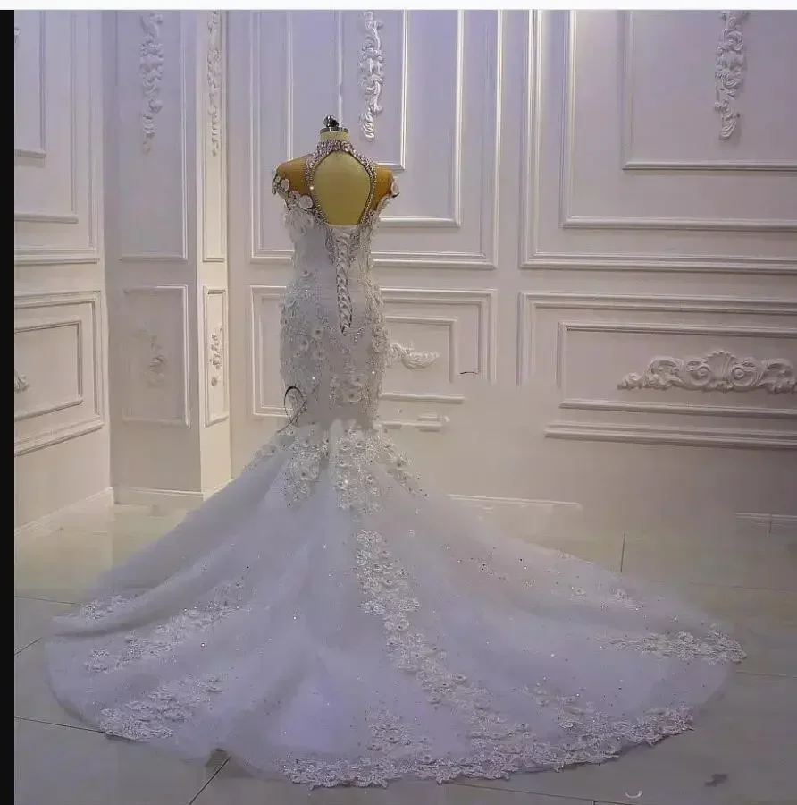فساتين زفاف فاخرة مخصصة من الخرز الكريستالي برقبة عالية رداء De Mariée صور حقيقية 3D فساتين زفاف حورية البحر مُزينة بالزهور