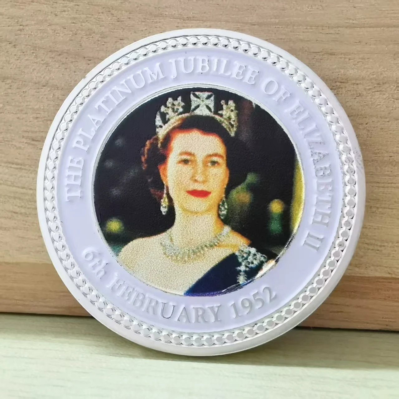 Silver Queen Elizabeth II Platinum Jubilee Commemorative Coin 70th Anniversary 1952-2022 Souvenir Metal Medal Badge Fan Gift