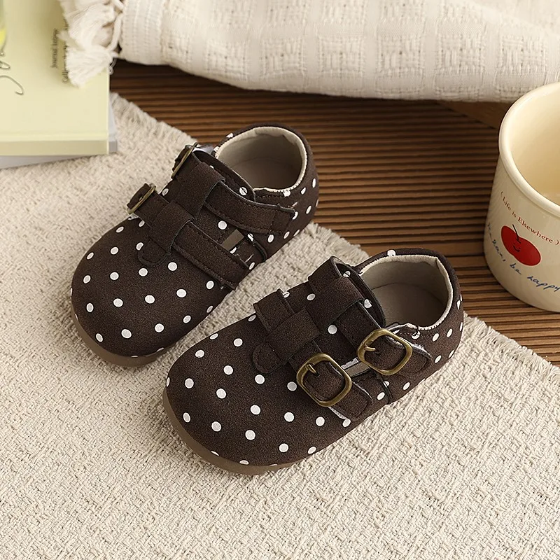 

Новые детские дышащие туфли с круглыми точками, на мягкой нескользящей подошве, повседневные туфли для девочек, кожаные туфли для девочек, осень 2026