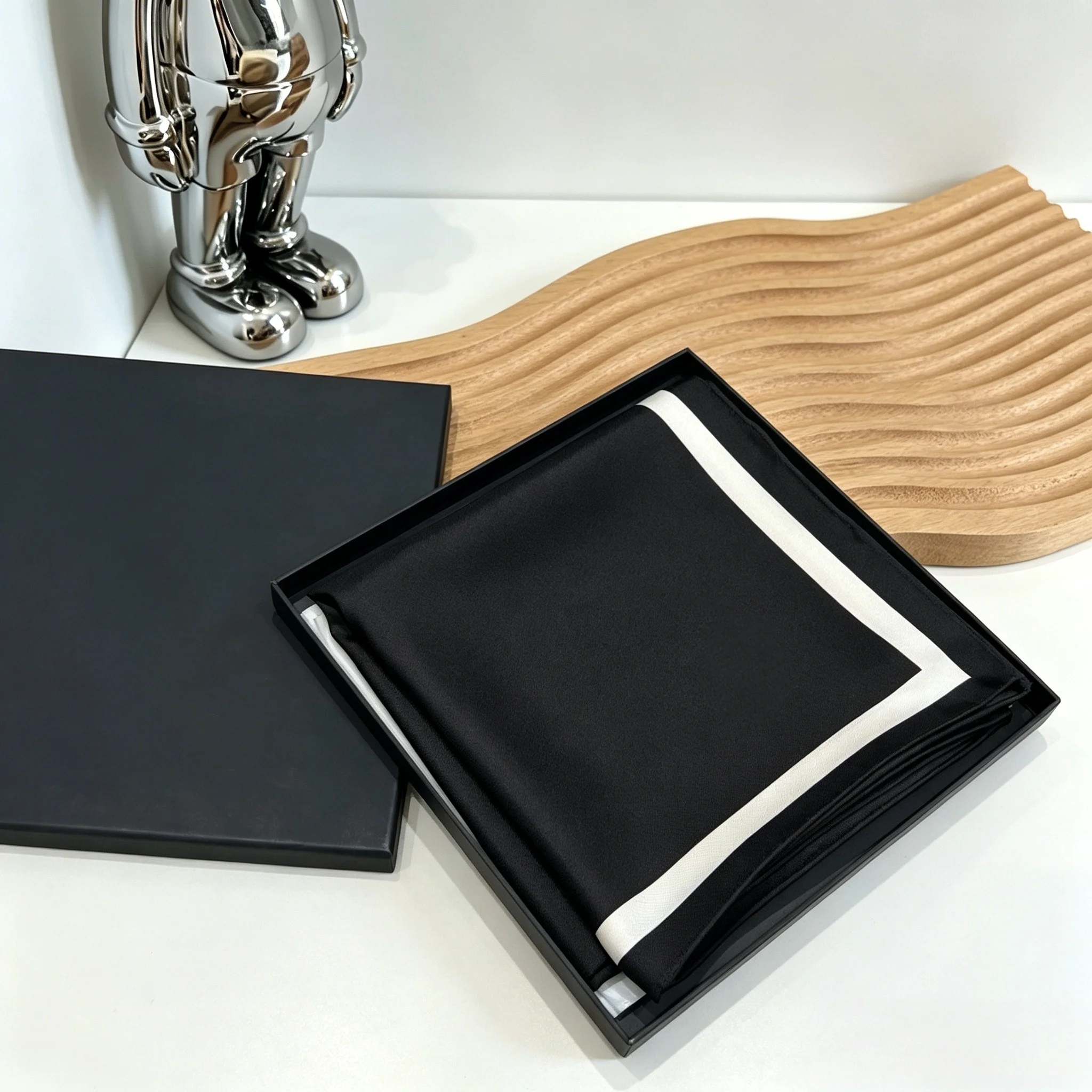 Pañuelo De Seda Para Mujer, Diseño Simple En Blanco Y Negro, 90X90Cm, Pañuelo De Cuello De Lujo, Accesorio De Moda — -60%, 87.75€ Coupon, from 57.53€ – 60% descuento – €57.53