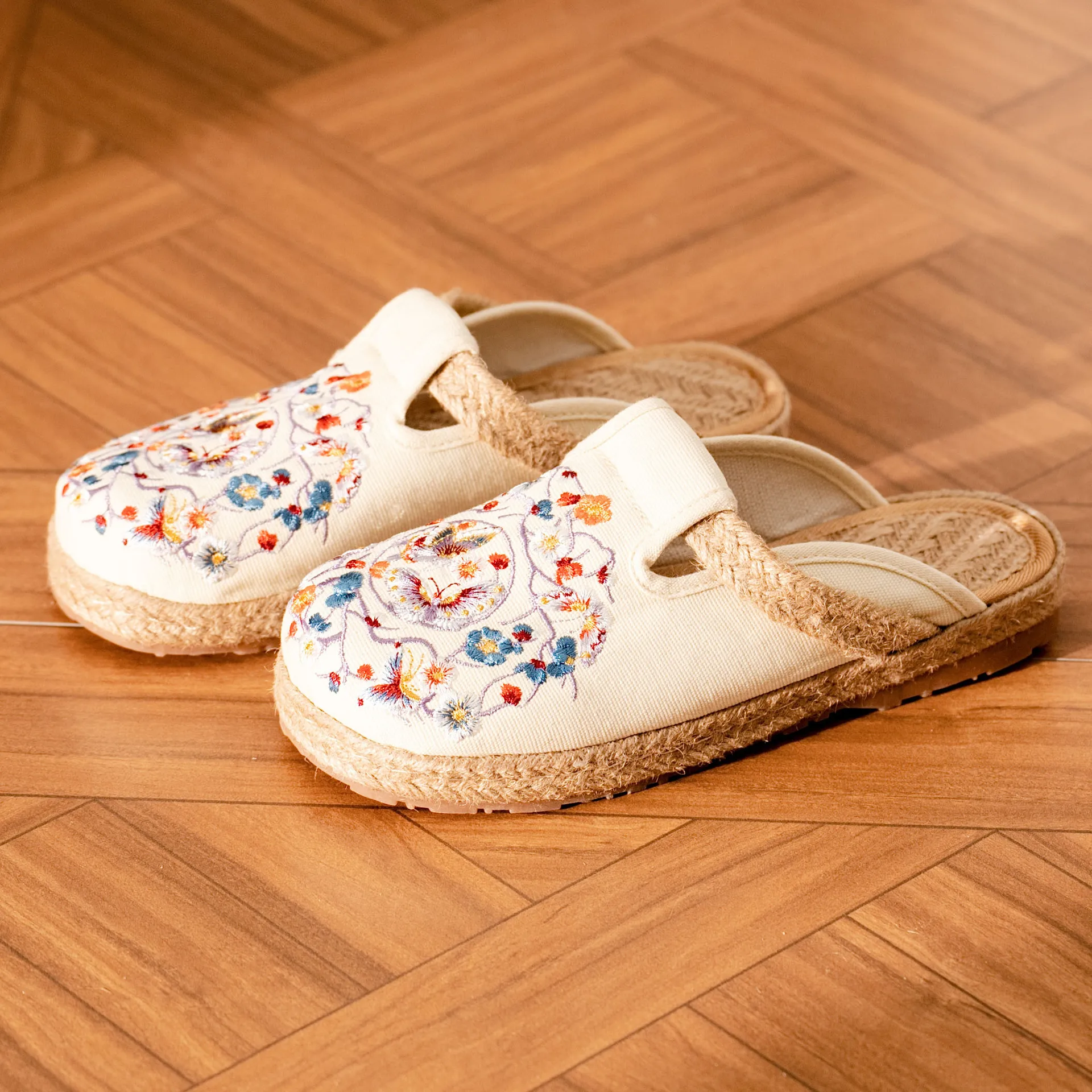 

Women Slippers,Linen Shoes Flower Causal Shoes Ladies Outside and Home Flip Flops Sandals Retro Ethnic Fashion Style