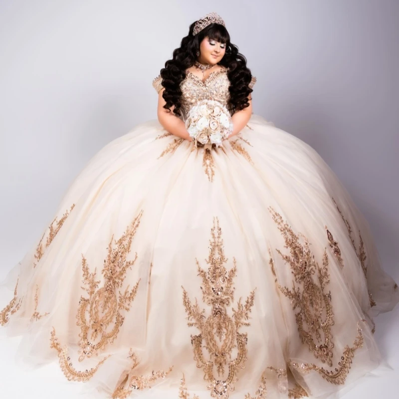 

Champagne Shiny Ball Gown Quinceanera Dresses Applique Lace Beading Crystal Bow Tull Corset Off Shoulder Sweet 16 Dress Vestidos