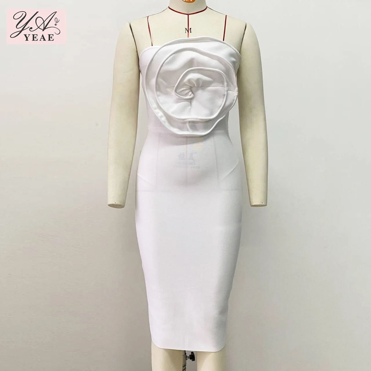 2024 Summer New Women's White Sexy Strapless Flower Decorative Bandage Knee Length Dress Bodycon Celebrity Party Evening Dress