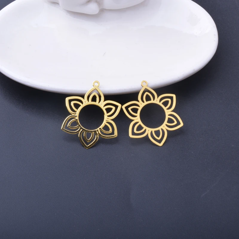 30 Stück AB8305 Messing-Filigran-Blumenanhänger Edelstahl-Sonnenblumenanhänger DIY Schmuck Ohrringe Zubehör – Detail 4