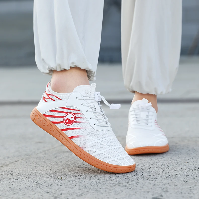 أحذية تاي تشي الجديدة للنساء والرجال لعام 2025 أحذية كونغفو شبكية قابلة للتنفس أحذية فنون الدفاع عن النفس أحذية رياضية مريحة للاستخدام في الهواء الطلق