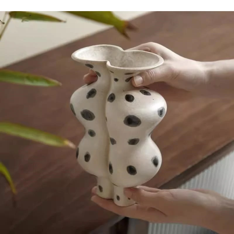 Hand-painted Ceramic Vase Chinese Retro Bottle Handcrafted Irregular Porcelain Vase Flower Pot Home Decoration Accessories