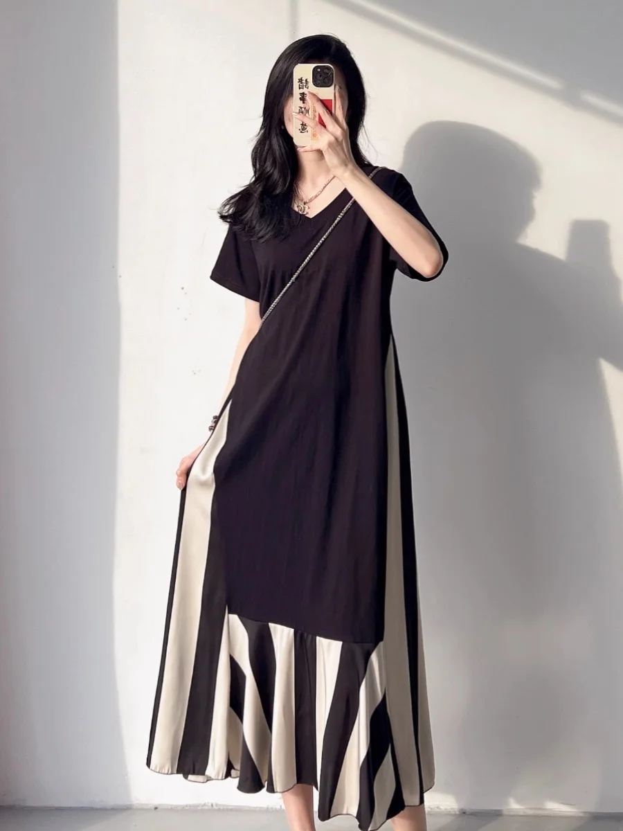 เสื้อยืดคอวีทรงยาวสำหรับผู้หญิงไซส์ใหญ่ ผ้าโพลีเอสเตอร์ทรงหลวมสไตล์เกาหลี กระโปรงทรงเอสำหรับฤดูร้อน