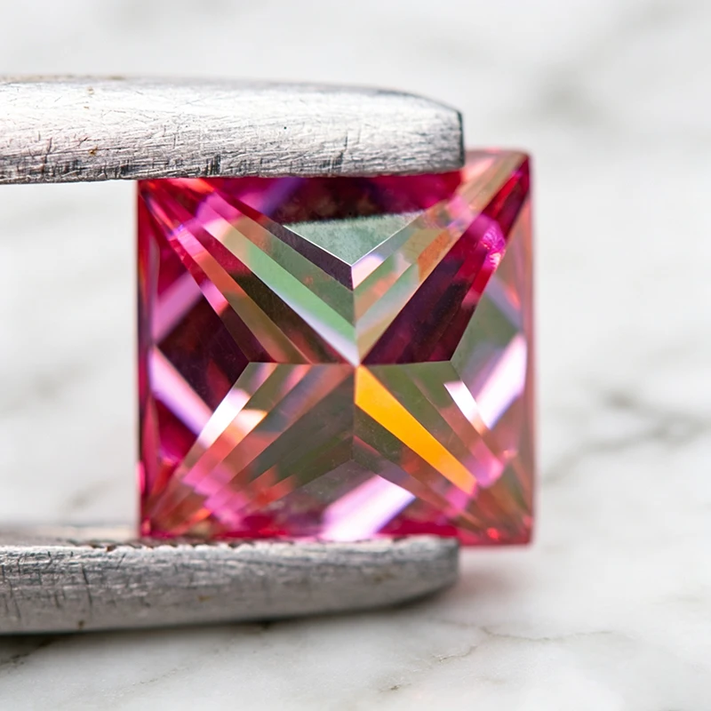 Moissanit-Stein im Princess-Schliff, rosa Farbe, im Labor gezüchteter Edelstein für DIY-Schmuckherstellung, besteht den Diamanttest mit Zertifikat. – Detail 6
