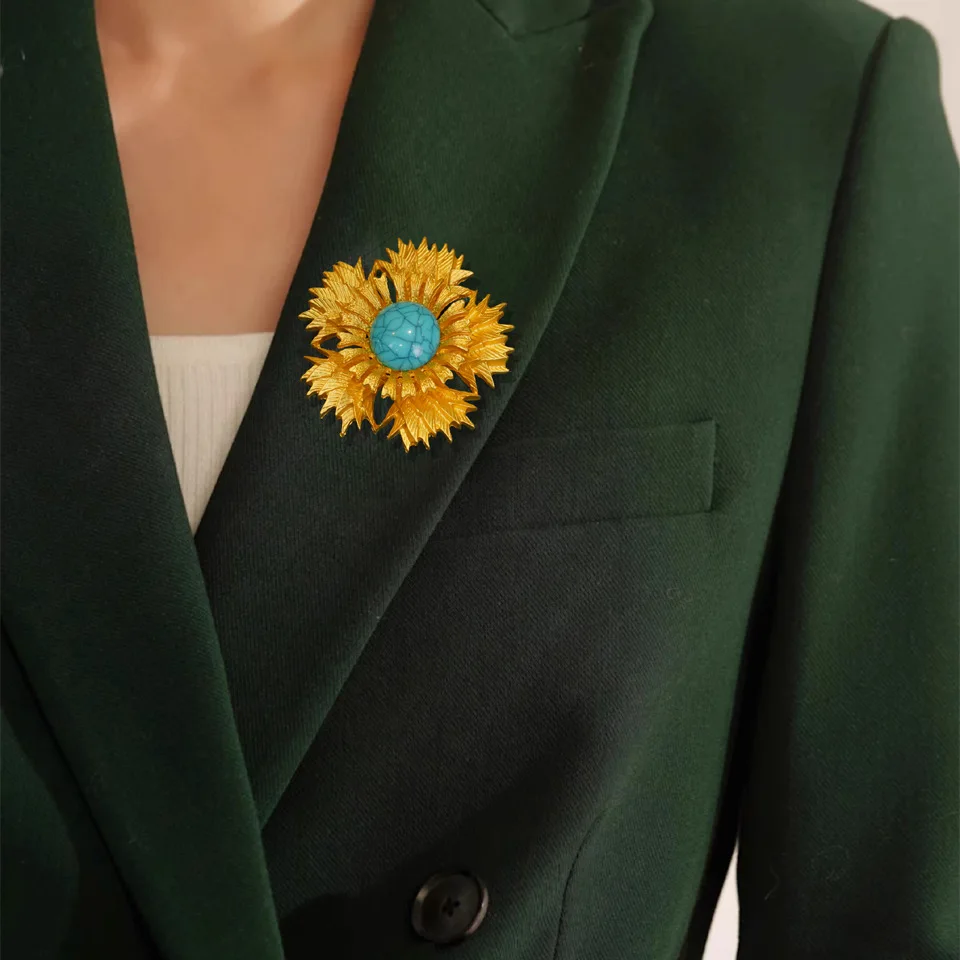 

Monet Sunflower Brooch Coat Corsage Accessory Cartoon Bee Flower Floral Coat corsage Accessory Daisy Flower