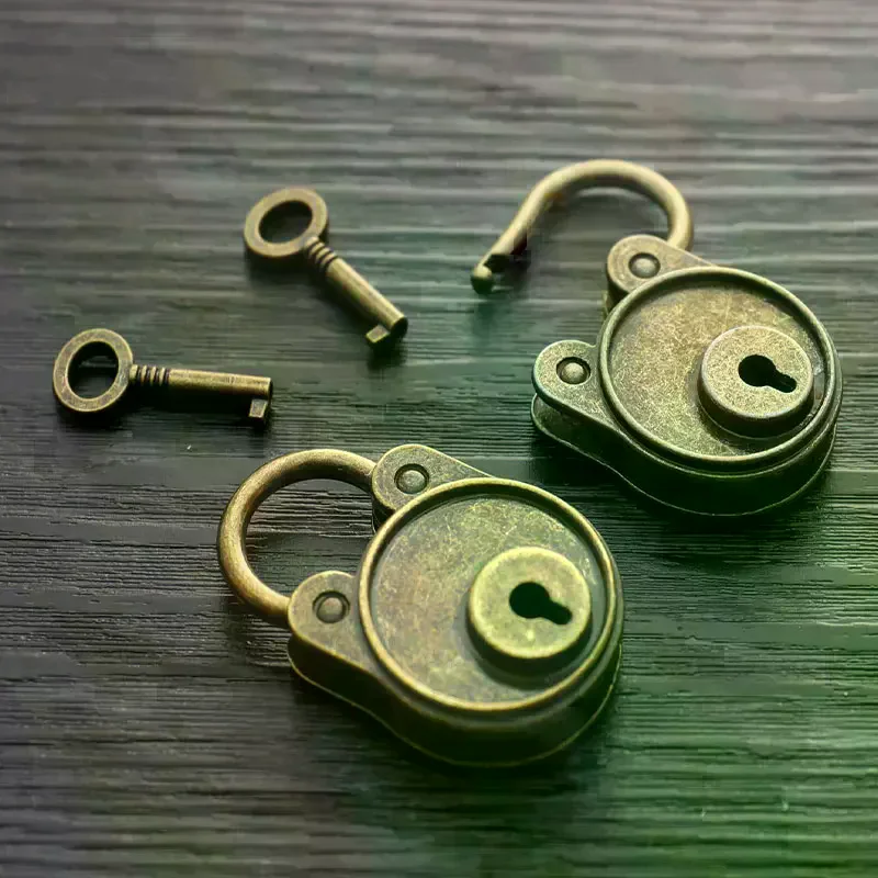 Chinese Vintage Padlock Old Style Lock Notebook Luggage Belt Antique Bronze Plated Padlock With Key Suitcase Locks Hardware Hot