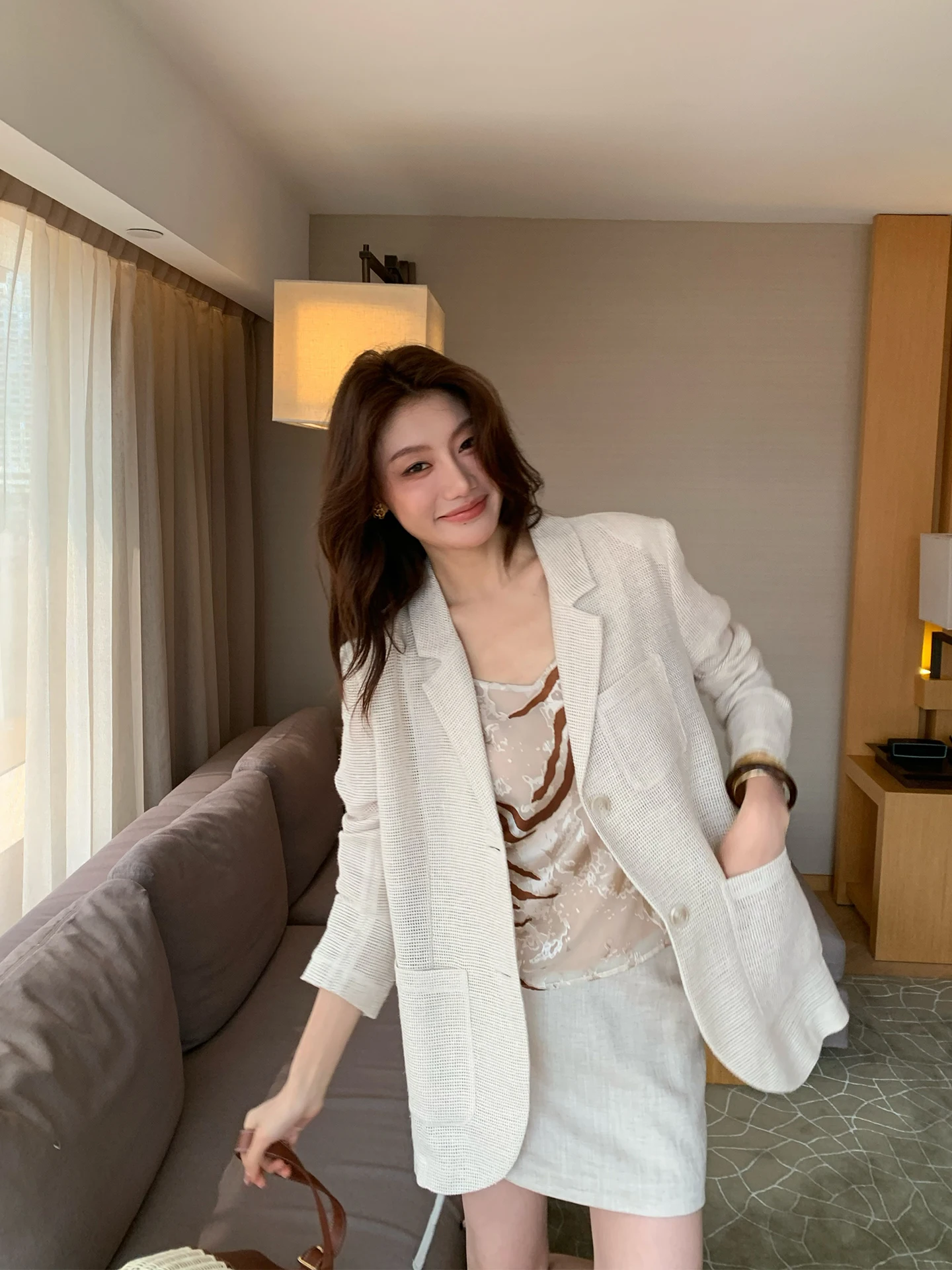 

Классический минималистичный пиджак H-образной формы с текстурой, женский, высококачественный, свободный, повседневный топ Longmao Xier R386, элегантная верхняя одежда на каждый день