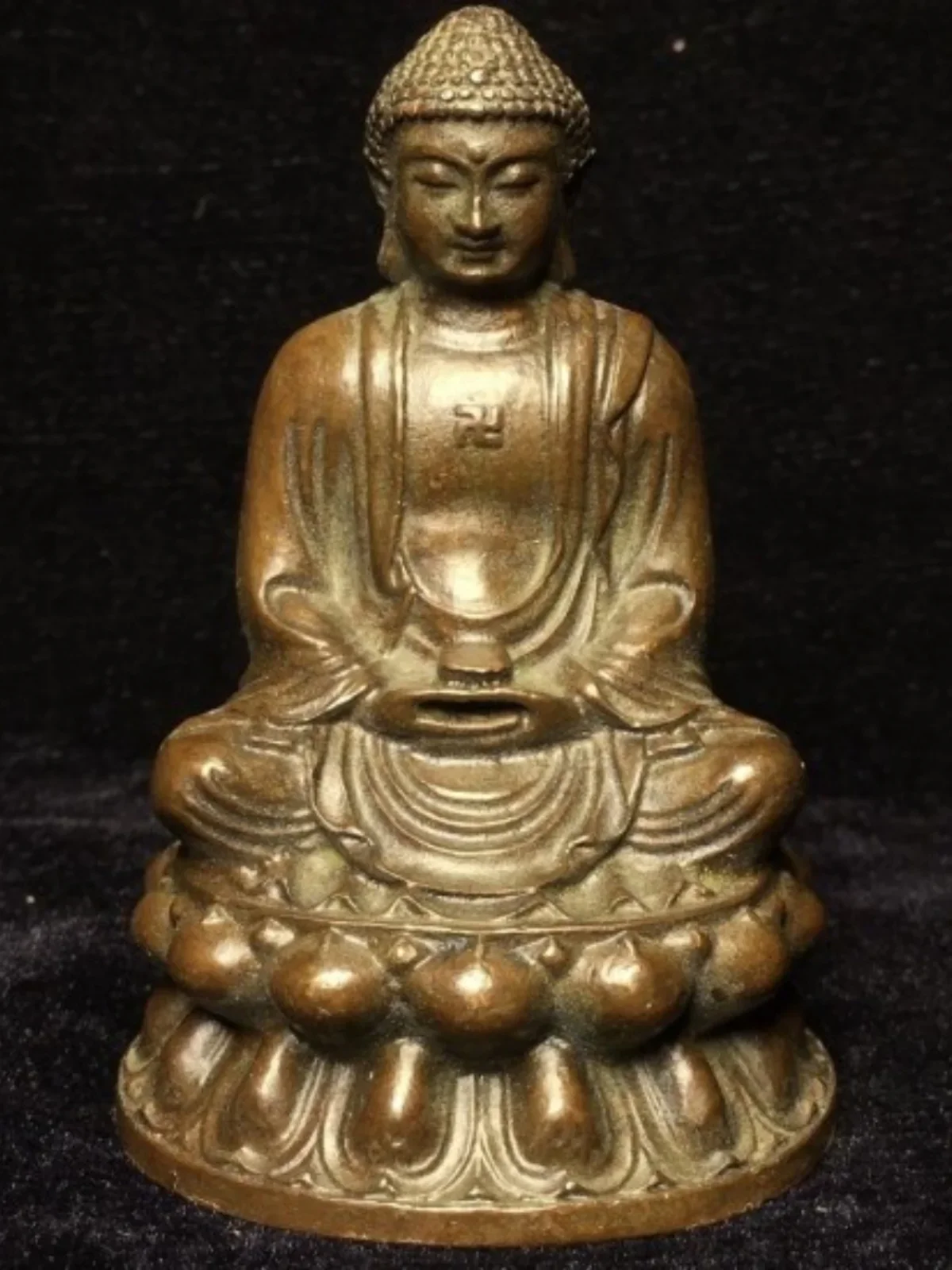 

Received old items, old goods, pure copper, brass, purple copper, Buddha statue of Shakyamuni Buddha, sitting on the lotus platf
