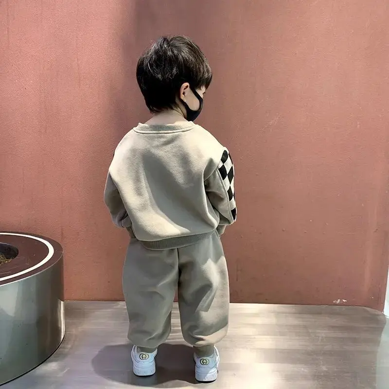 2026 Herbst Zweiteiliges Set mit Cartoon-Print Fleece-Hoodie und langer Hose für Neugeborene Jungen im Herbst und Winter – Detail 6
