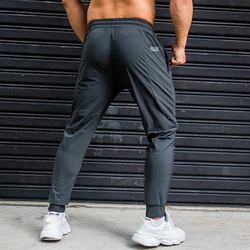 New Men Running Pants Ice silk elastic Breathable stripe Quick Dry Training Fitness Zip Pocket Joggings Pant Male Gym Sweatpants