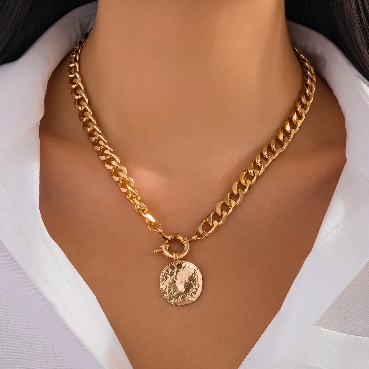 Necklace Irregular Round Disc Pendant Single Layer Choker with Spring Clasp Premium Elegant Daily Jewelry Women Silver Tone